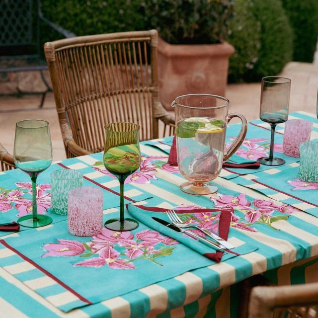 Un pranzo perfetto - the perfect lunch! - starts with our ISSIMO x @lisacorti_official tablecloth. Embellish each place setting with bellISSIMO Italian design details: discover the full setting in our Stories today!