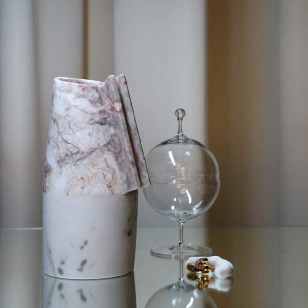 Editions Milano versi carafe big, fior di pesco and white lifestyle glass home decor ISSIMO
