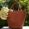 Officina del poggio medium cesta front tan, lifestyle flowers fashion ISSIMO