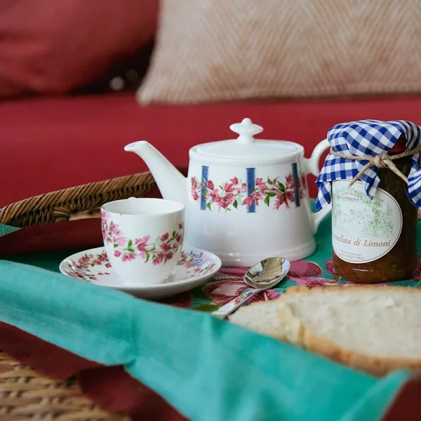 ISSIMO x Villeroy & Boch bougainvillea teapot, lifestyle home decor