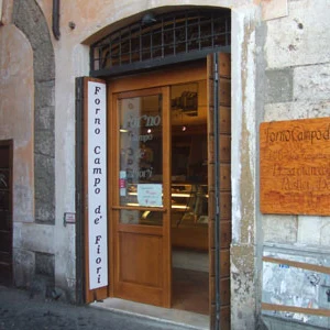 ISSIMO Best regional carbs in Lazio. Pizza Bianca, Forno Campo de Fiori Roma, Italy