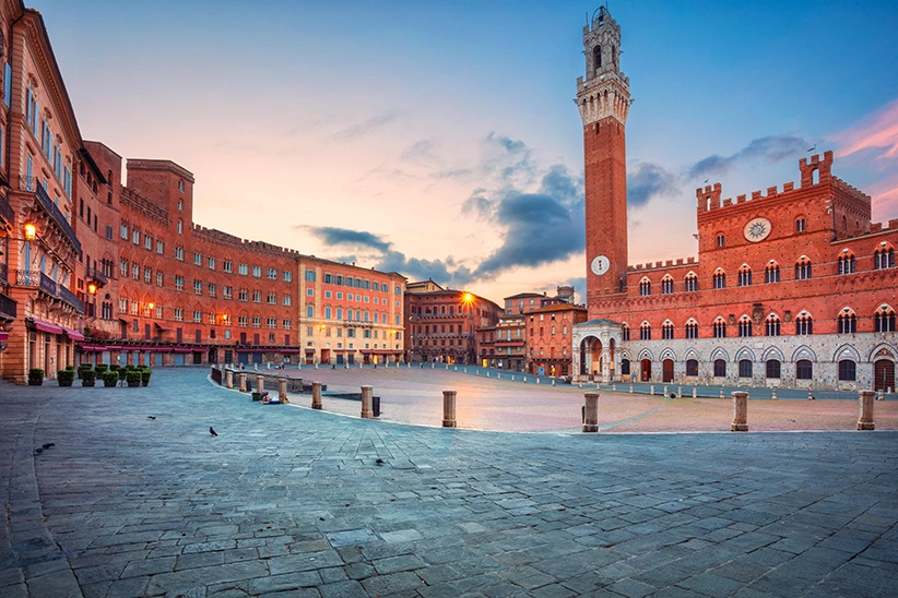 Where to travel in Italy this month, Siena, Piazza del campo. Toscana