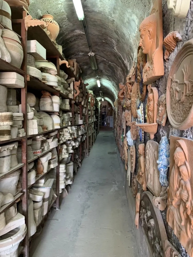 corridoio antico laboratorio ceramiche mennella
