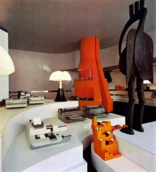 Olivetti Showroom in Paris. Gae Aulenti, 1967 architetto: il nuovo negozio a Parigi.