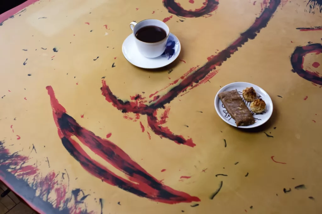 Sansone-table-Pesce design-with-coffee