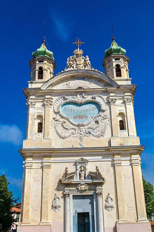 Located up the hill in La Pigna (Sanremo’s historical old town centre) Santuario Madonna della Costa boasts a heavenly Baroque facade
