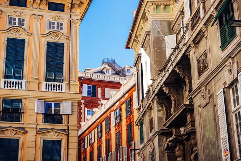 Genova, Travel City Guide ISSIMO