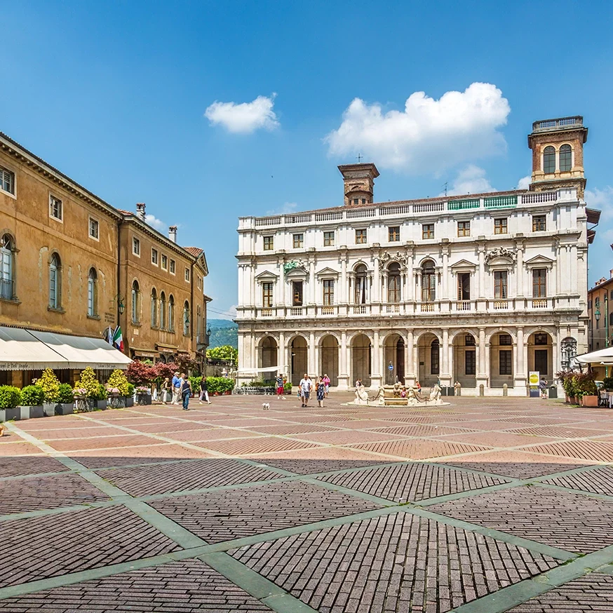 Italy’s Capital of Culture for 2023. What to see in Bergamo in a day Piazza Vecchia.